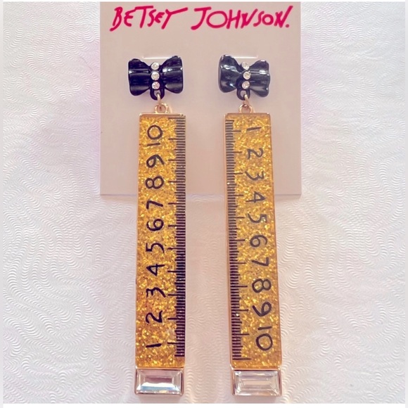 NWT ⚜️🖤⚜️ Betsey Johnson BACK TO COOL RULER DROP EARRINGS GOLD - Picture 3 of 8